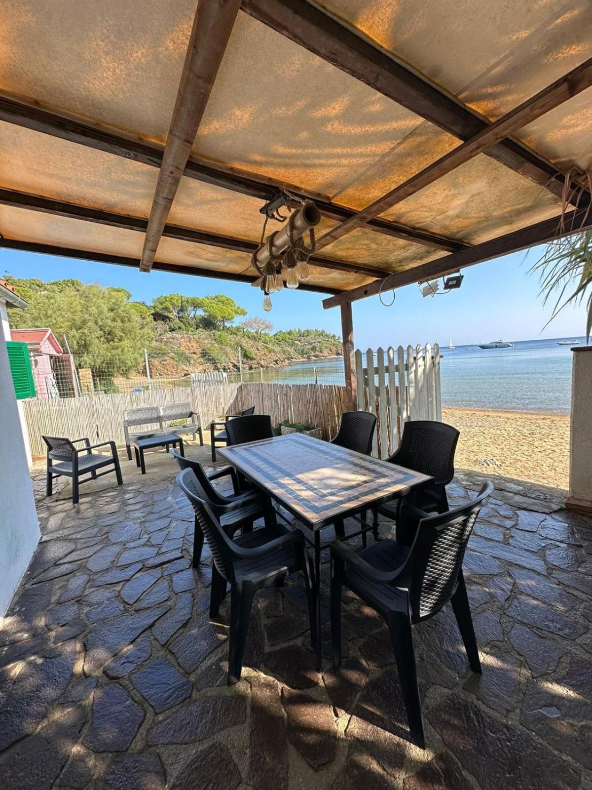 Casina Mare Sulla Spiaggia Capoliveri  Exterior photo